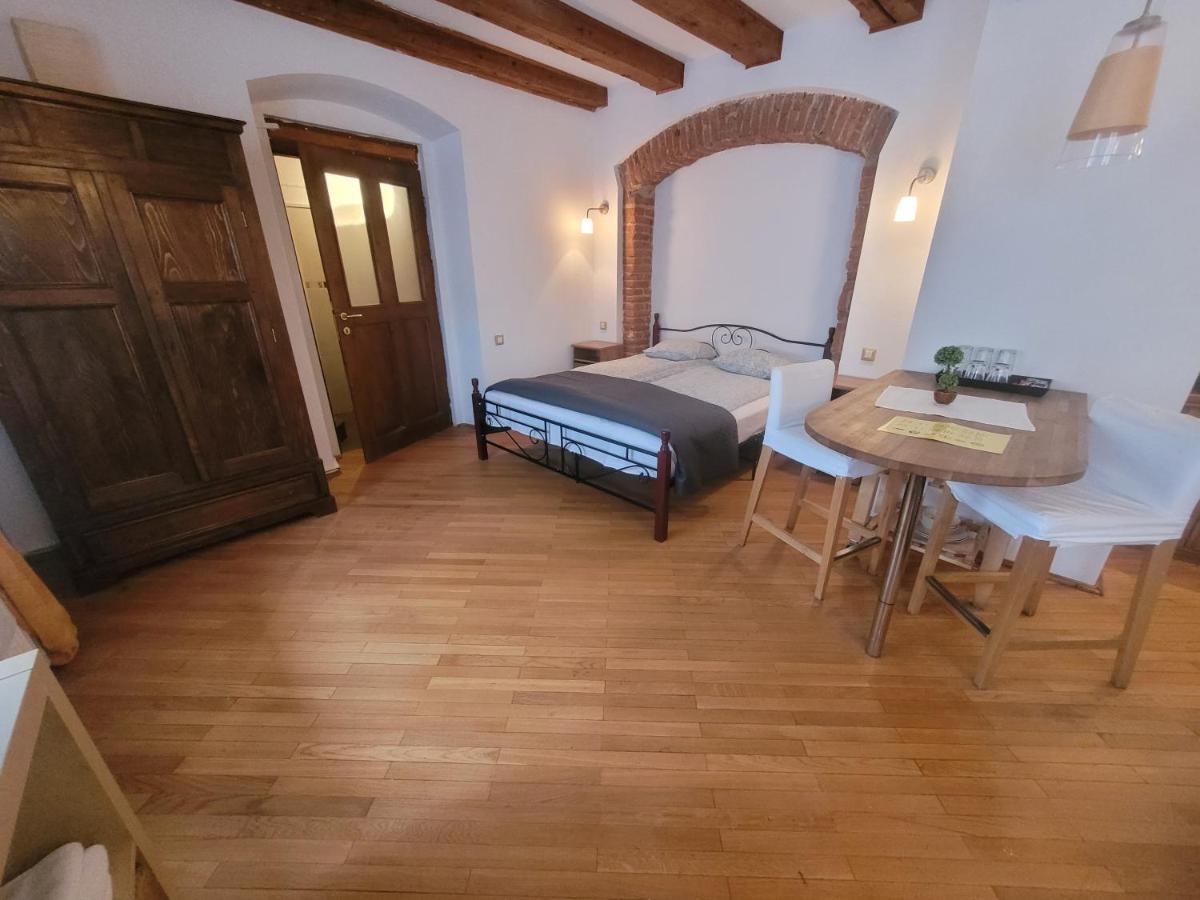 Main Square Apartments & More Brasov Luaran gambar