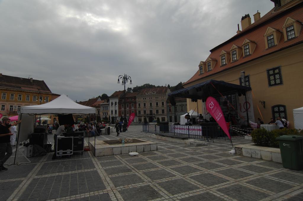 Main Square Apartments & More Brasov Luaran gambar