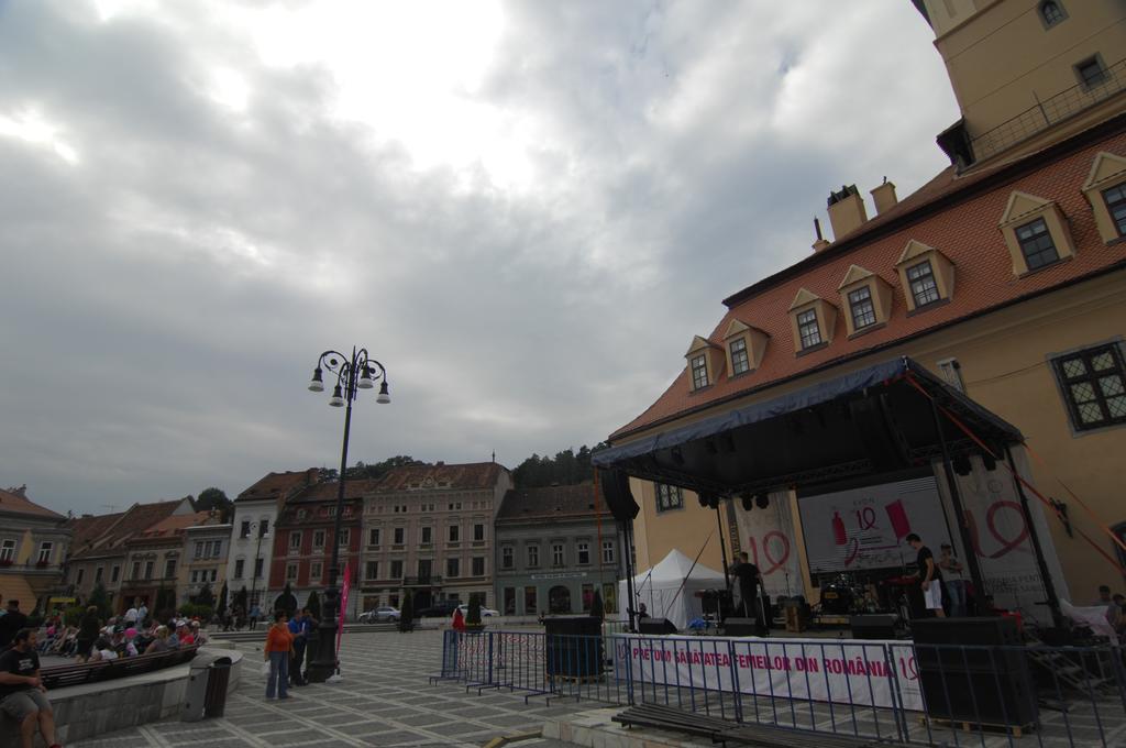 Main Square Apartments & More Brasov Luaran gambar