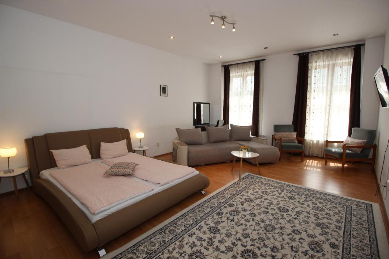 Main Square Apartments & More Brasov Luaran gambar
